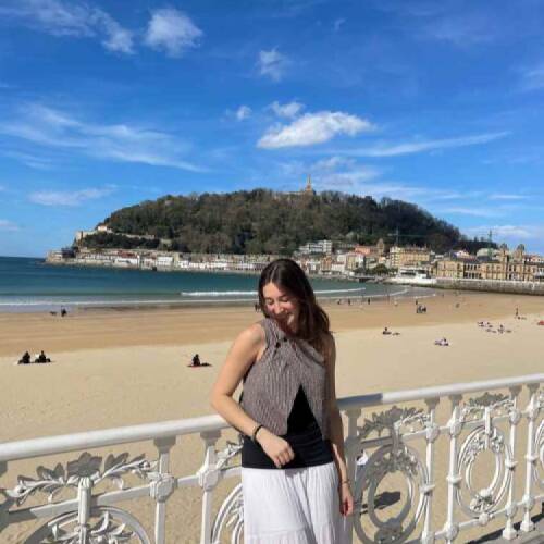 Victoria Airo, Spain